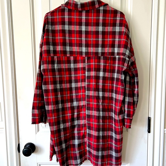 Lightweight long plaid shacket. Size L. Cute for layering. - Picture 4 of 4